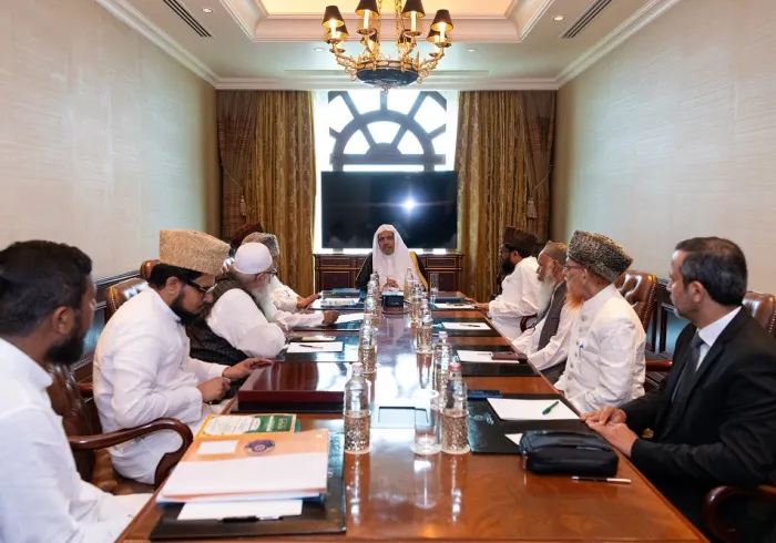 Yang Mulia Sekjen LMD, Ketua Asosiasi Ulama Muslim, Syekh Dr.Mohammad Al-issa bertemu dengan Yang Mulia Amir Jamiat Ahl Hadits di India, Syekh Dr. Asghar Ali Imam Mahdi Al-Salafi yag didampingi oleh sejumlah ulama & pimpinan.