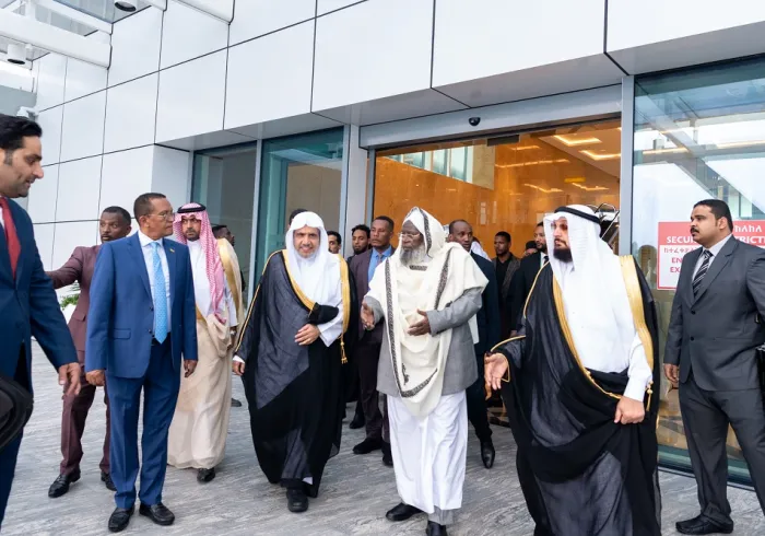 وفد رابطة العالم الإسلامي برئاسة معالي الشيخ د. ⁧‫محمد العيسى‬⁩ يصل أديس أبابا عاصمة أثيوبيا والاتحاد الأفريقي، ملتقياً القيادات: "السياسية" و"الدينية" و"الدولية"
