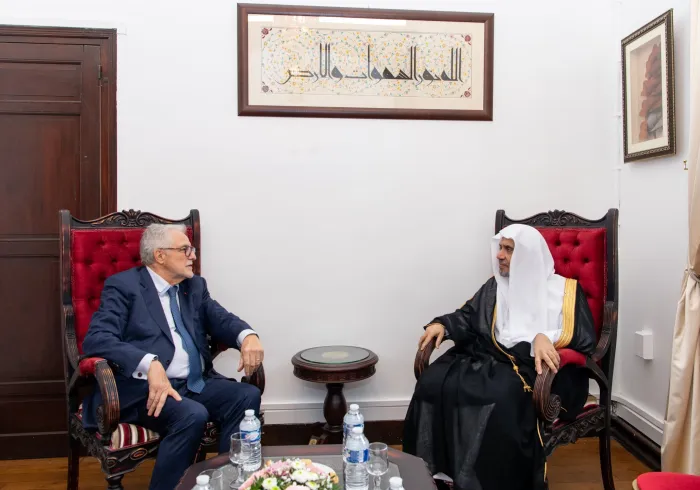 ریاست محترم مسجد جامع پاریس جناب آقای شمس الدین حفیز از جناب شیخ دکتر محمد العیسی 