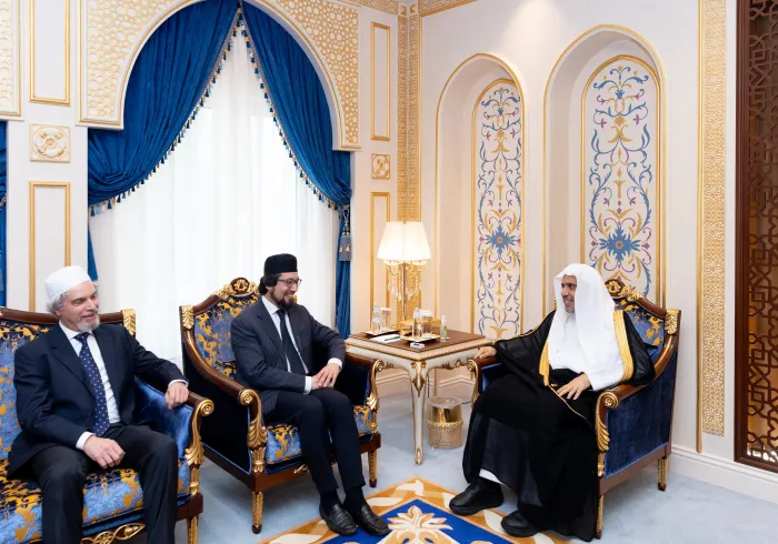 Yang Mulia Sekretaris Jenderal LMD, Ketua Asosiasi Ulama Muslim, Syekh Dr. Mohammed Al-issa     , bertemu dengan Yang Mulia Syekh Yahya Pallavicini, Pemimpin Organisasi "Cories Italia"