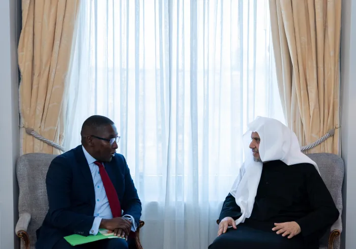 Yang Mulia Sekretaris Jenderal LMD, Ketua Asosiasi Ulama Muslim, Syekh Dr.  Mohammed Al-issa  , menerima di kediamannya di New York, Asisten dan Penasihat Khusus Sekretaris Jenderal Perserikatan Bangsa-Bangsa untuk Aksi Iklim, Yang Mulia Tuan Selwin Hart