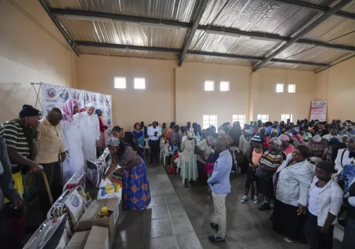 Un élément clé de la mission humanitaire de la LIM est d’aider les populations en difficulté : de l'émancipation des jeunes à la fourniture d’une aide alimentaire et de fournitures de santé essentielles, notre équipe se mobilise pour aider ceux qui en ont le plus besoin.