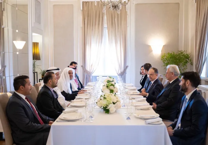 Yang Mulia Presiden Albania mengadakan jamuan makan siang untuk Yang Mulia Sekretaris Jenderal LMD, Ketua Organisasi Ulama Muslim, Syekh Dr. Mohammed Alissa