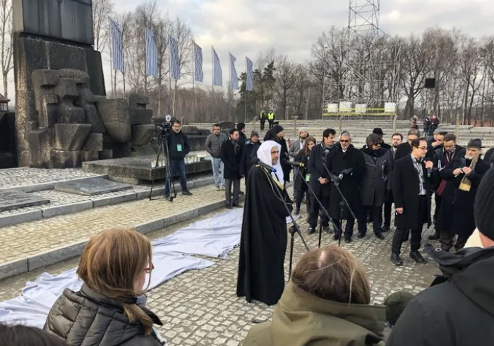 Mohammad Alissa s'est adressé aux dirigeants musulmans et aux représentants juifs de l’AJCGlobal devant le monument international du musée d'Auschwitz, en qualifiant les atrocités produites de «crime contre l'humanité».