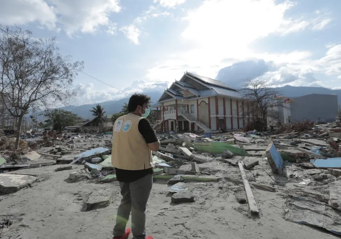 Un message de miséricorde pour le monde:  La LIM aide les personnes démunies sans distinction dans 95 pays avec des programmes de développement de prise en charge et de secours pour les orphelins les malades et les réfugiés, avec comme objectif: la bienve