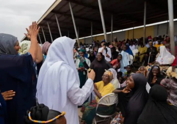 La fraternité entre les peuples est la pierre angulaire du programme et des actions de la LIM. Créer des liens plus étroits entre les individus est un moyen de favoriser la compréhension, l'empathie et l’ouverture aux autres.