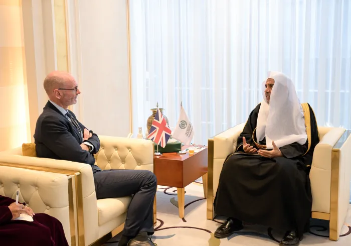 El Sheij Mohammed Al-Issa recibió, en Riad, al embajador del Reino Unido ante el Reino de Arabia Saudita, el Sr. Stephen Hitchen