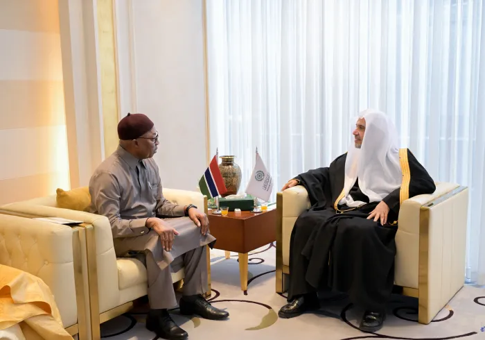 El Secretario General, el Sheij Mohammed Al-Issa recibió hoy al Embajador de la República de Gambia ante el Reino de Arabia Saudita, el Sr. Mambury Njie