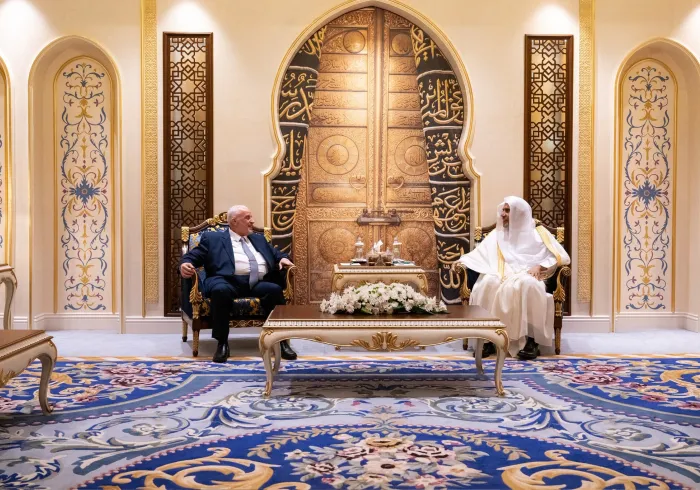 Yang Mulia Sekretaris Jenderal LMD, Ketua Organisasi Ulama Muslim, Syekh Dr. Mohammed Al-Issa menerima kunjungan Yang Mulia Menteri Wakaf Republik Arab Suriah, Syekh Dr. Mohammad Abu Al-Khair Shukri.