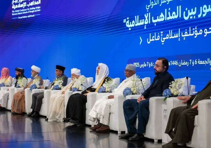 Yang pertama dalam sejarah Islam, ditandatangani oleh para ulama umat, membawa kebaikan bagi semua keragaman mazhab, berangkat dari tempat lahirnya risalah Islam di Makkah Al-Mukarramah