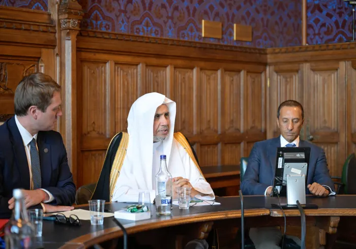 Parlemen Inggris menyelenggarakan pertemuan di markasnya di "London" dengan Yang Mulia Sekretaris Jenderal LMD, Ketua Organisasi Ulama Muslim, Syekh Dr. Mohammed Alissa