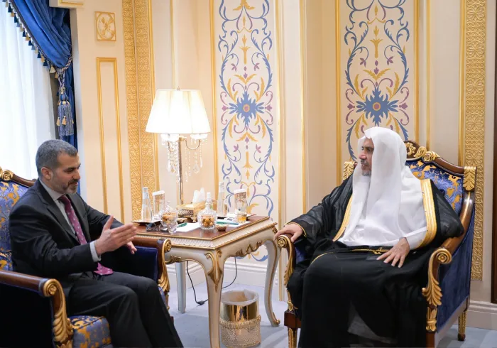 Di kantornya di Makkah, Yang Mulia Sekretaris Jenderal LMD, Ketua Organisasi Ulama Muslim, Syekh Dr. MohammedAlissa, menerima kunjungan Yang Mulia Konsul Jenderal Republik Irak untuk Kerajaan Arab Saudi, Tuan Muhammad Samir Al-Naqshbandi
