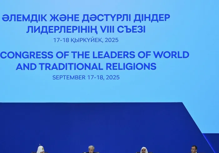 Yang Mulia Sekretaris Jenderal LMD, Ketua Organisasi Ulama Muslim, Syekh Dr. Mohammed Alissa , bersama dengan Yang Mulia Presiden Kazakhstan