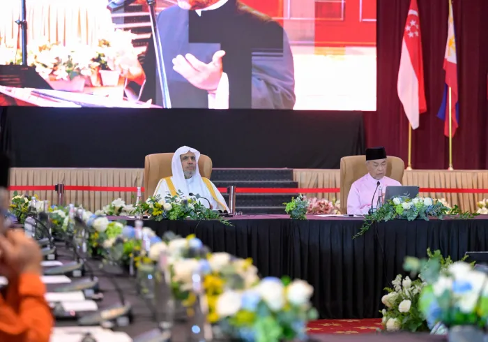 "Majelis Ulama ASEAN" di bawah naungan Liga Muslim Dunia, menegaskan dalam sesi ketiga di ibu kota Malaysia, "Kuala Lumpur", mengenai hal-hal berikut: