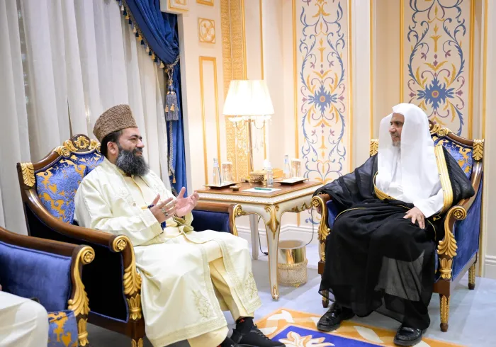 H.E. Sheikh Dr. Mohammed Al-Issa, Secretary-General, received H.E Sheikh Abdul Khabir Azad, Chairman of the Organization of Imams and the Council of Scholars of Pakistan