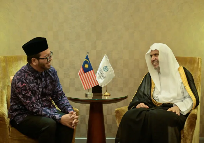 During his visit to the Kingdom of Malaysia to implement a number of programs in service of the Holy Qur’an and Sunnah, and to witness several agreements in the Malaysian capital, Kuala Lumpur