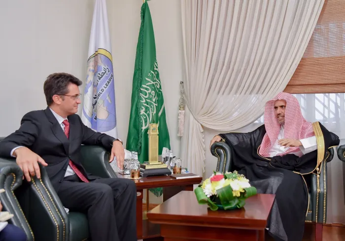 Le SG recevant le Chef de la Délégation de l'Union Européenne, M. Michele Cervone. La rencontre porta sur des sujets d’intérêt commun