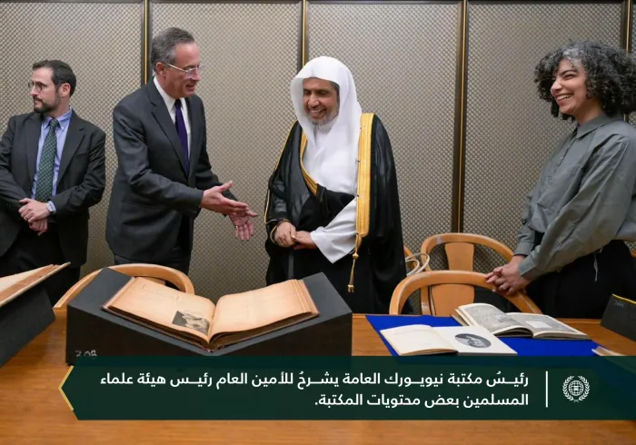 في ثالثةِ كُبريات المكتبات حول العالم: ‏استضافت "مكتبة نيويورك العامة" معالي الأمين العام، رئيس هيئة علماء المسلمين، فضيلة الشيخ د. ⁧‫محمد العيسى‬⁩‬⁩، وكان في استقباله رئيسُ المكتبة، يرافقه عددٌ من المسؤولين فيها