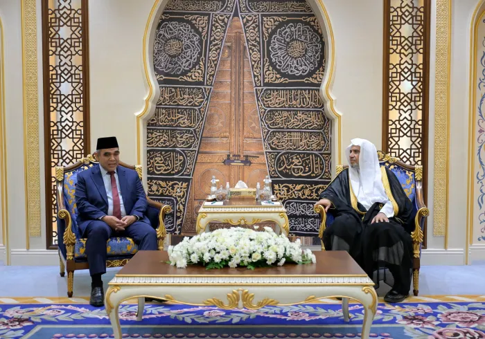 استقبلَ معالي الأمين العام، رئيس هيئة علماء المسلمين، فضيلة الشيخ د.⁧‫محمد العيسى‬⁩ ⁦‪‬⁩، معالي رئيس مجلس الشورى الشعبي الإندونيسي، السيد أحمد موزاني