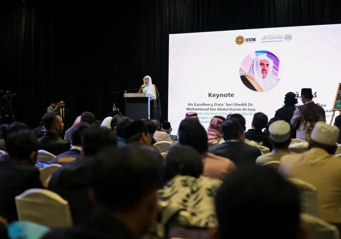 El Sheij Dr. Mohammed Al-Issa inauguró los trabajos de la conferencia internacional titulada: «La fe a la luz de la ciencia y de las evidencias contemporáneas», en presencia de numerosos ulemas, investigadores e intelectuales de prestigio