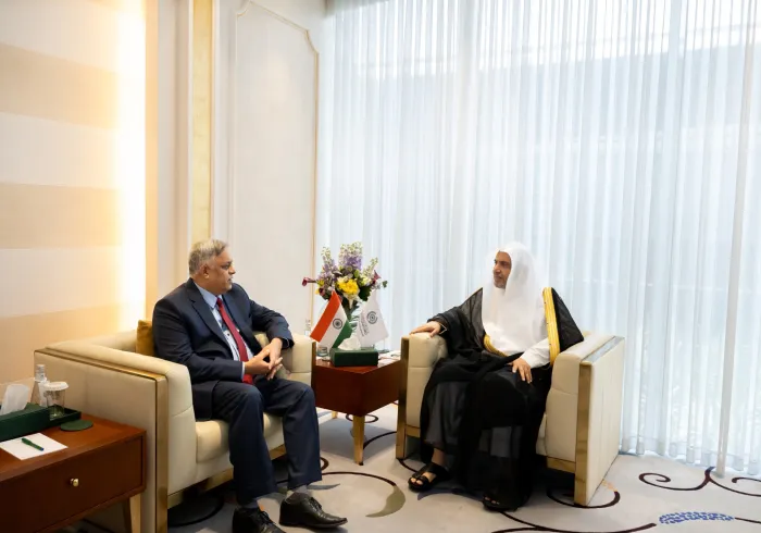 جناب آقای دکتر شیخ محمد العیسی ، دبیرکل سازمان همبستگی جهان اسلام ورئیس انجمن علمای مسلمان، ظهر امروز، در دفتر کار خود، از جناب بزرگوار دکتر سهیل اعجاز خان ، سفیر جمهوری هند در مملكت عربستان سعودی، استقبال کرد