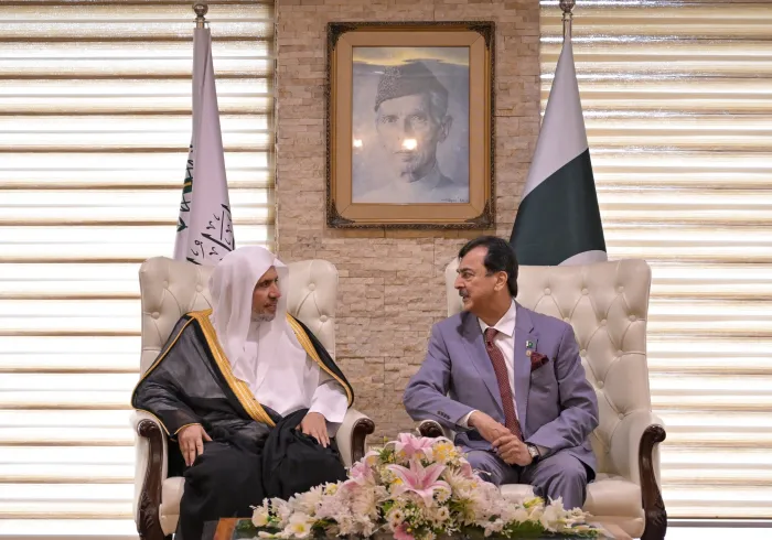 پاکستان کے چیئرمین سینیٹ، جناب یوسف رضا گیلانی نے سینیٹ کے مرکزی دفتر میں سیکرٹری جنرل رابطہ اور چیئرمین مسلم علماء کونسل، عزت مآب شیخ ڈاکٹر  محمد العیسی   کا خیرمقدم کیا۔