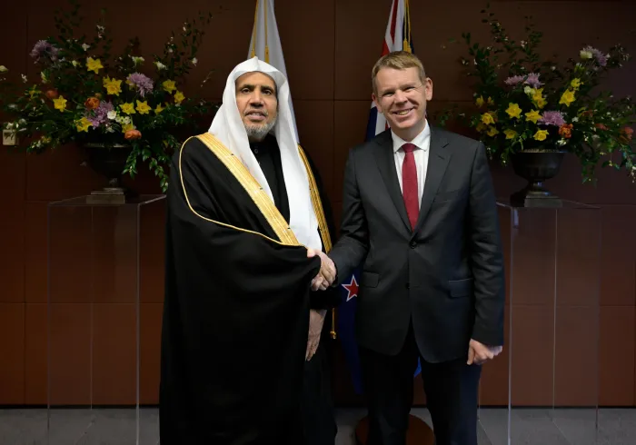 جناب دبیرکل، رئیس انجمن علمای مسلمان، اقاي دکتر شيخ محمد العیسی   در مقر پارلمان، در پایتخت نیوزیلند، «ولینگتون»، با نخست‌وزیر پیشین، رئیس حزب کارگر ورهبر اپوزیسیون در پارلمان نیوزیلند، آقای کریس هیپکینز، دیدار کرد.