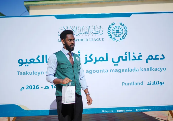 Liga Muslim Dunia melaksanakan proyek penyediaan bantuan pangan untuk panti asuhan di kota "Galkayo", Wilayah "Mudug", Negara Bagian "Puntland", Republik Federal Somalia