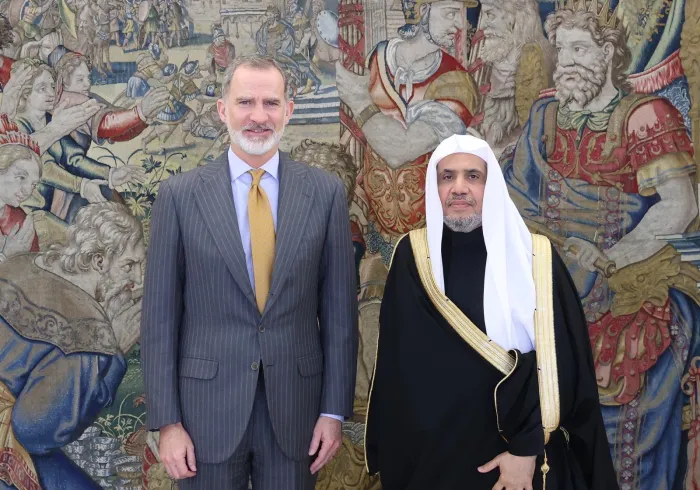 El Rey de España recibe al Sheij Mohammed Al-Issa como invitado de honor en el diálogo sobre los derechos y la legislación presidido por Su Majestad.