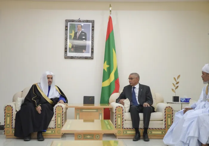 Le Premier Ministre mauritanien, l’ingénieur Yahya Ould Hademine, recevant le Secrétaire Général de la #Ligue_Islamique_Mondiale pour une rencontre qui porta sur la recherche d'un certain nombre de sujets d’intérêts communs
