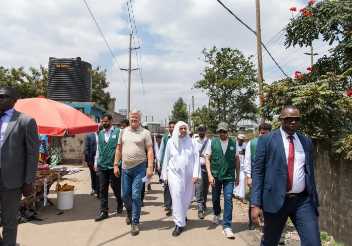 به خواست خداوند، در داستاي فراهم كرن زندگی کریمانه و آینده‌ای بهتر، برای "بیوه‌زنان" و ساکنان محله‌های فقیرنشین: