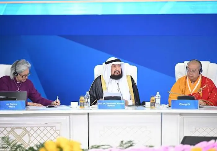 Yang Mulia Dr. Abdulaziz Sarhan dan Syekh Abdul Latif Al-Mutlaq mewakili Liga Muslim Dunia dalam Konferensi "Para Pemimpin Agama Dunia dan Tradisional" di Kazakhstan.