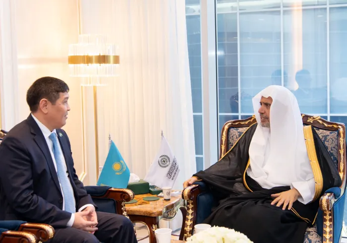 Di kantornya di Riyadh, Yang Mulia Sekretaris Jenderal LMD, Ketua Organisasi Ulama Muslim, Syekh Dr. Mohammed Alissa   , menerima Yang Mulia Duta Besar Republik Kazakhstan untuk Kerajaan Arab Saudi