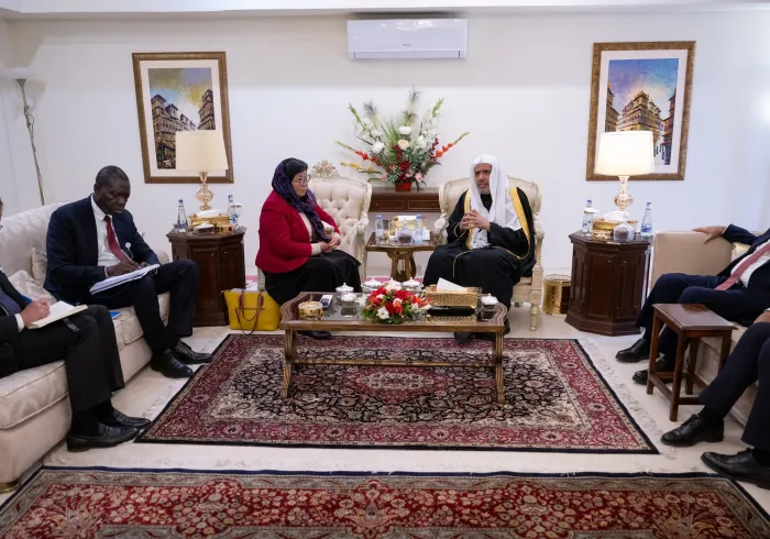 At his residence in Islamabad, the capital of Pakistan, His Excellency Sheikh Dr. Mohammed Al-Issa received Her Excellency Ms. Roza Otunbayeva