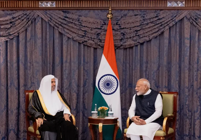 El Secretario General y Presidente de la Comisión de Ulemas, el Sheij Mohammed Al-Issa , se reunió en Yeda con el Primer Ministro de la República de la India, el Sr. Narendra Modi.