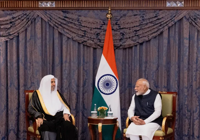 El Secretario General y Presidente de la Comisión de Ulemas, el Sheij Mohammad Alissa, se reunió en Yeda con el Primer Ministro de la República de la India, el Sr. Narendra Modi.