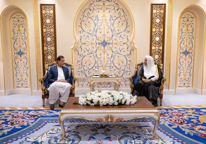 Yang Mulia Sekretaris Jenderal LMD, Ketua Organisasi Ulama Muslim, Syekh Dr. Mohammed Alissa, menerima kunjungan Yang Mulia Ketua Parlemen Pakistan, Tuan Sardar Ayaz Sadiq.