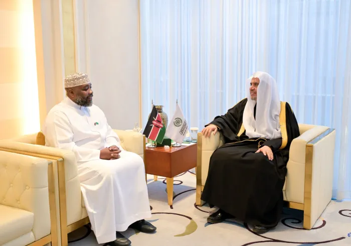 El Sheij Mohammed Al-Issa se reunió con el Embajador de la República de Kenia ante el Reino de Arabia Saudí, el Sr. Mohamed Ramadhan Ruwange