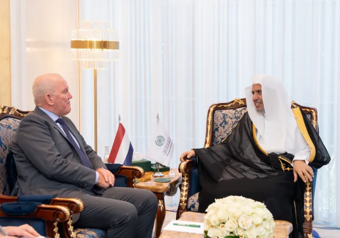 Yang Mulia Sekretaris Jenderal LMD, Ketua Asosiasi Ulama Muslim, Syekh Dr.Mohammed Alissa, bertemu dengan Yang Mulia Duta Besar Belanda untuk Kerajaan Arab Saudi