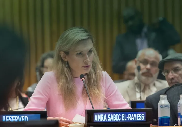 نیویارک میں اقوام متحدہ کے ہیڈ کوارٹر سے”مشرق اور مغرب کے درمیان مفاہمت اور امن کے پُلوں کی تعمیر“ کے لئے رابطہ عالم اسلامی کے اقدام کے آغاز کے موقع پر، بانی ڈائریکٹر،عالمی بین المذاہب تحقیقی لیبارٹری،کولمبیا یونیورسٹی، محترمہ ڈاکٹر امرا سابک الرایس  کے خطاب سے اقتباس: