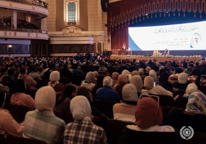 تنفِّذُ رابطة العالم الإسلامي برامجَ ومبادراتٍ متواصلة، تطلقُها لترسيخ قِيَمِ الاعتدال والمُواطَنة الواعية لدى الشباب في البُلدان الإسلامية، بالشَّراكة والتنسيق المُباشِر مع الحكومات والمؤسسات الوطنية.