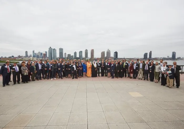 L’extrémisme est un fléau pour notre société. L’ islam rejette toute forme de haine. La LIM appelle tous les peuples à s'unir et à rejeter d'une seule voix toutes les idéologies extrémistes.``