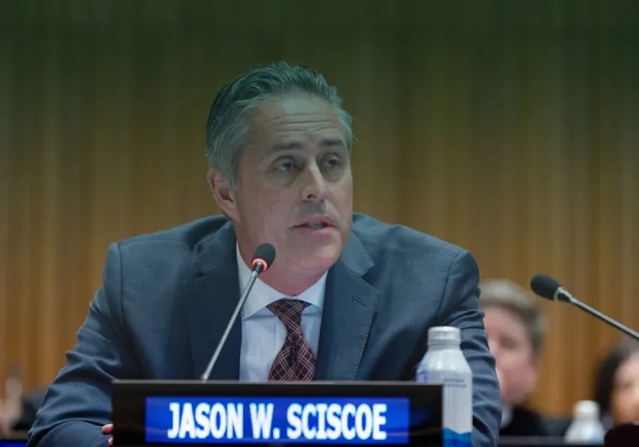 نیویارک میں اقوام متحدہ کے ہیڈ کوارٹر سے”مشرق اور مغرب کے درمیان مفاہمت اور امن کے پُلوں کی تعمیر“ کے لئے رابطہ عالم اسلامی کے اقدام کے آغاز کے موقع پر، سینٹ وکٹری چرچ، بین الاقوامی  ایوینجلیکلز ، پادری جیسن سسکو   کے خطاب سے اقتباس