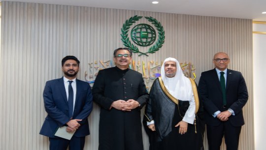 His Excellency Sheikh Dr. Mohammed Al-Issa, Secretary-General of the MWL and Chairman of the Organization of Muslim Scholars, meets with His Excellency Mr. Aneeq Ahmed, Minister of Religious Affairs of the Islamic Republic of Pakistan
