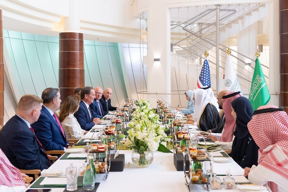 Dr. Al-Issa meets a delegation from the US Congress