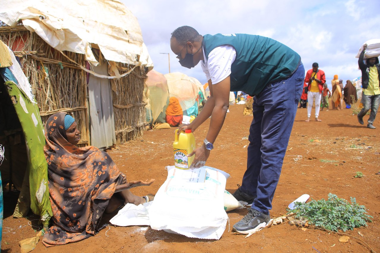 Combating drought in Somalia: The Muslim World League is distributing food, drinking water tanks and irrigation supplies to Somalia’s drought stricken areas.