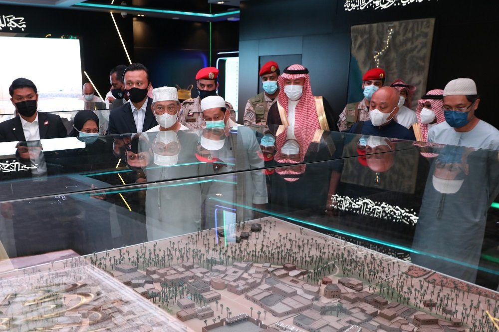 The Prime Minister of Malaysia visited the Museum of the Biography of the Prophet and Islamic Civilization in Madinah