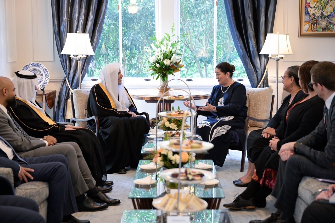 الحاكمةُ العامّةُ ورئيسُ الوزراءِ النيوزيلنديّان يستقبلان الأمين العام لرابطة العالم الإسلامي