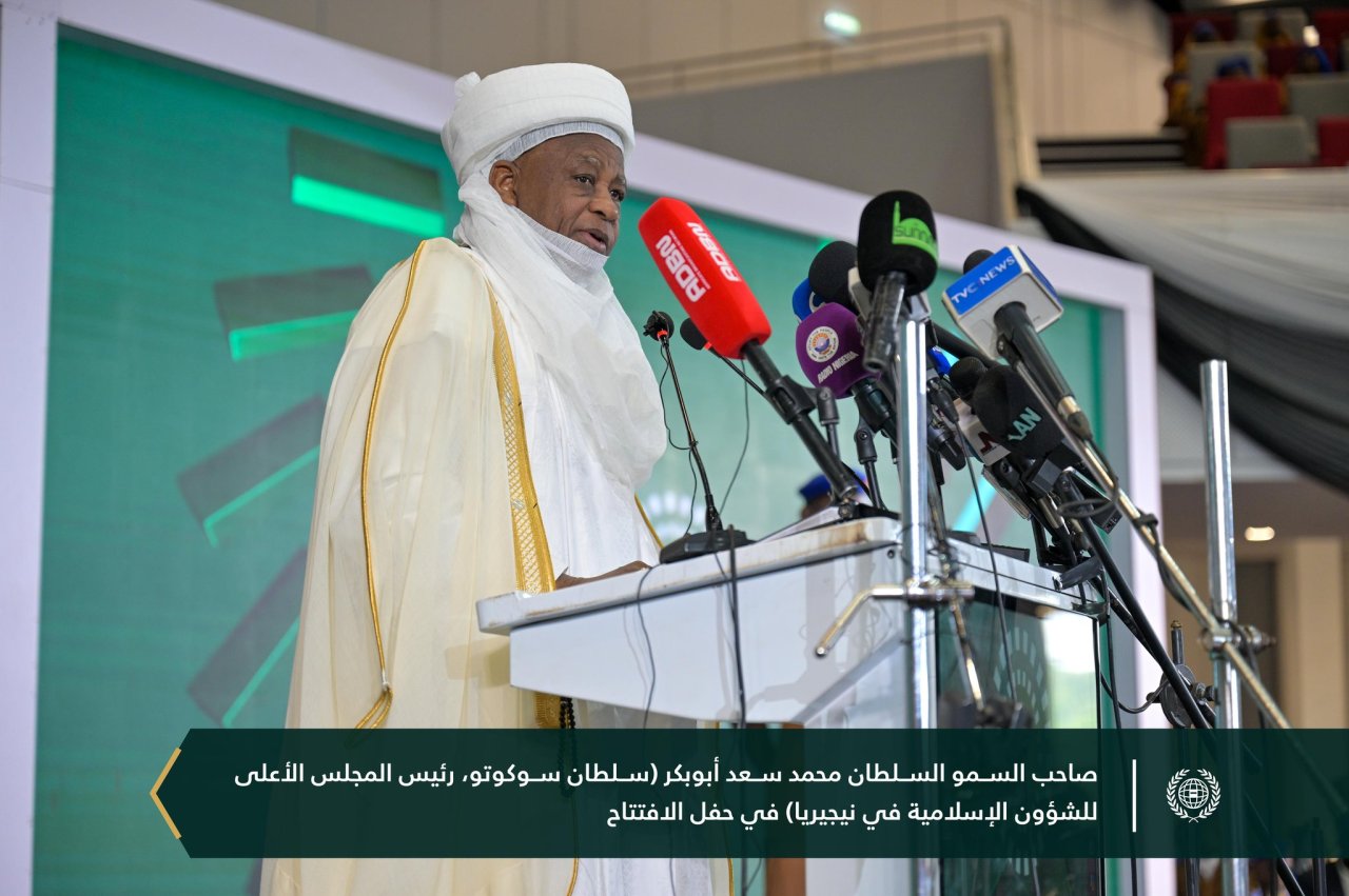 صورٌ من المؤتمر الدوليّ المنعقد -مساء اليوم- في العاصمة النيجيرية "أبوجا"، برعاية فخامة الرئيس، ومشاركة معالي الأمين العام رئيس هيئة علماء المسلمين، الشيخ د. محمد العيسى‬⁩ ‬⁩، بخصوص مبادرة الرابطة حول "السِّلم المجتمعي في غرب أفريقيا"
