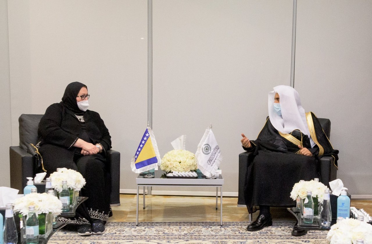 عزت مآب شيخ ڈاکٹر محمد العیسی نے بوسنیا وہرزیگووینا کے نائب وزیر اعظم اور وزیر خارجہ ڈاکٹر بصیرہ تورکوویچ سے ملاقات کی